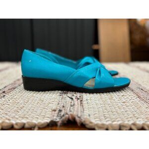 Cabin Creek Turquoise Open-Toe Sandals 7.5M Faux Leather Cushioned Low Wedge Sli